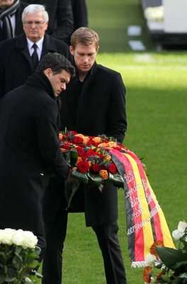 بالاك و ميرتيساكر أثناء الجنازة