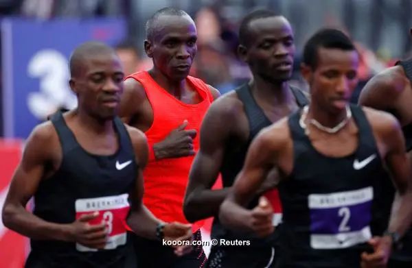 ?i=reuters%2f2017-05-06%2f2017-05-06t080340z_1779702818_rc1c6bee5b60_rtrmadp_3_athletics-marathon-breaking2-halfway_reuters