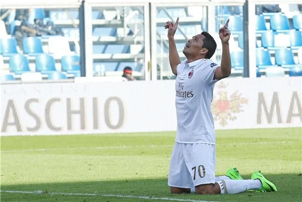 كارلوس باكا مرشح للرحيل عن ميلان 