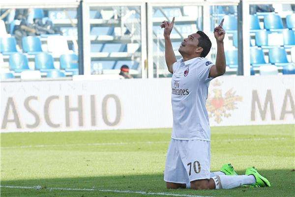 كارلوس باكا مرشح للرحيل عن ميلان 