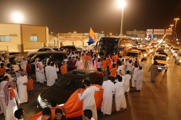 جانب من فرحة جماهير الفيحاء بعد الصعود
