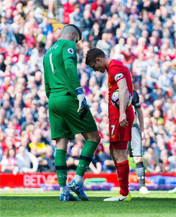 ميلنر مع فورستر قبل تسديد ركلة الجزاء