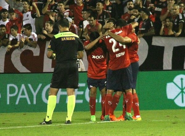 فرحة لاعبي إندبندينتي