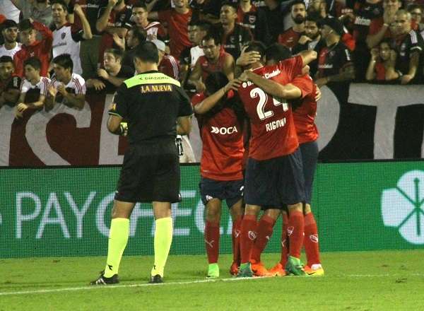 فرحة لاعبي إندبندينتي