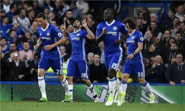 كوستا وسط لاعبي تشيلسي