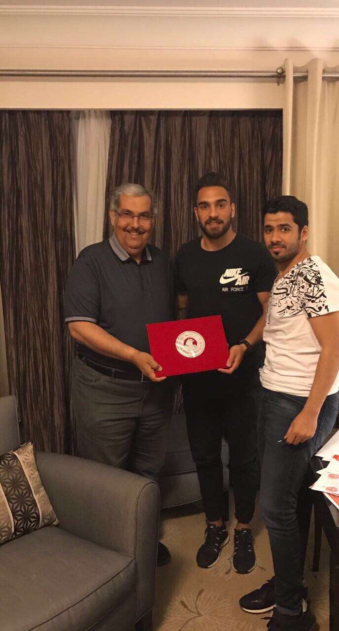 أثناء توقيع العقد