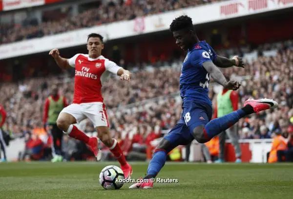 ?i=reuters%2f2017-05-07%2f2017-05-07t160852z_137174932_mt1aci14790485_rtrmadp_3_soccer-england-ars-mun_reuters