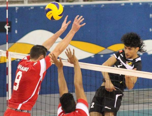 لقطة من مباراة الأهلي مع المحرق