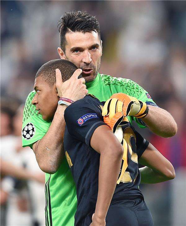  كيليان مبابي وبوفون