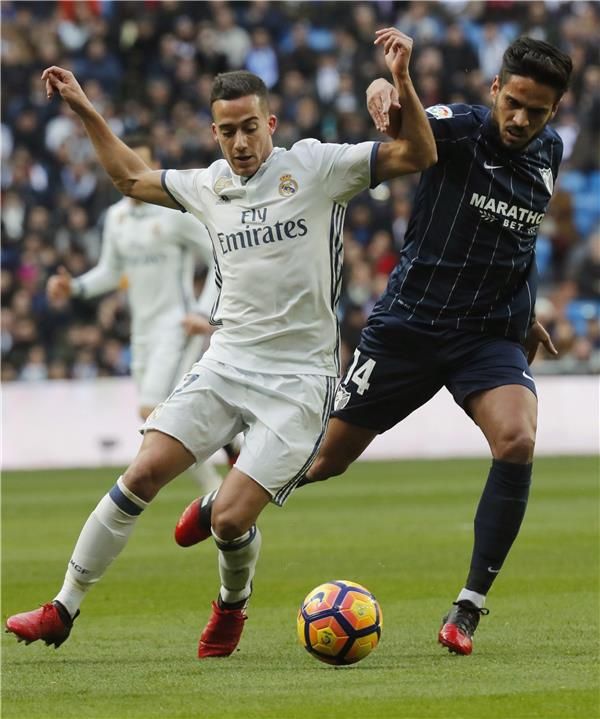 خوسيه ريسيو بجانب لاعب الريال لوكاس