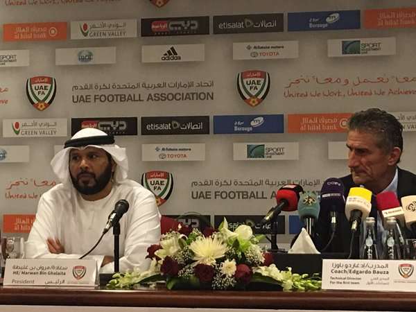 إدجاردو باوزا في المؤتمر الصحفي