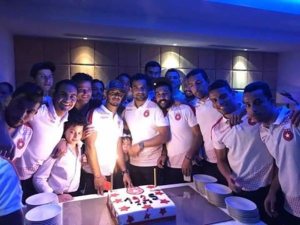 لاعبي النجم يختفلون بذكرى التأسيس 