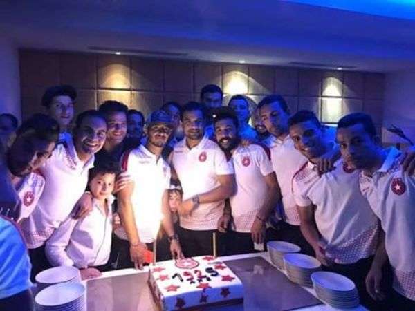 لاعبي النجم يختفلون بذكرى التأسيس 