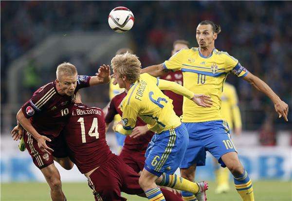 إبرا بقميص السويد