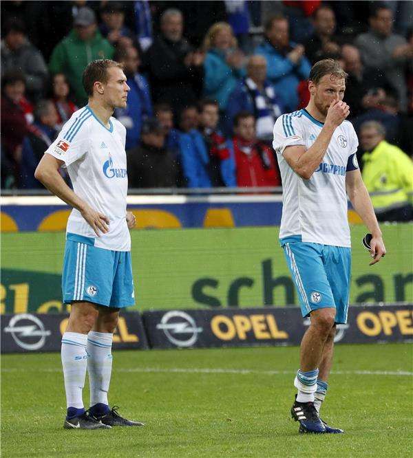 بادشتوبر بقميص شالكه