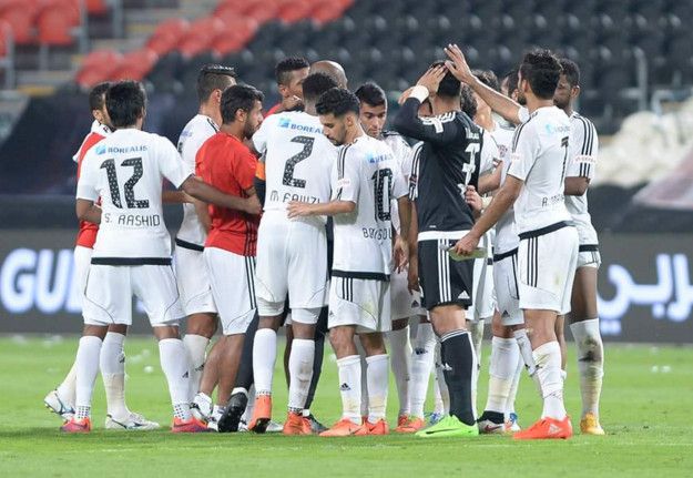 لاعبو الجزيرة الإماراتي