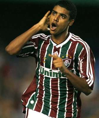 فلومينينزي يتغلب بشق الأنفس على سيرو بورتينيو 