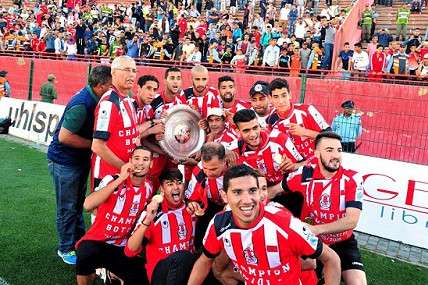 جانب من تتويج الفتح الموسم الماضي