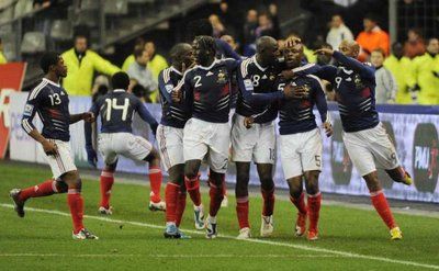 فرحة لاعبي المنتخب الفرنسي بهدف غالاس وتاهلهم لمونديال جنوب افريقيا 2010