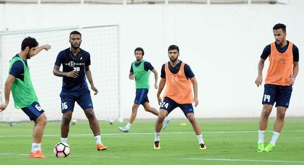 الوحدة يغلق تدريباته