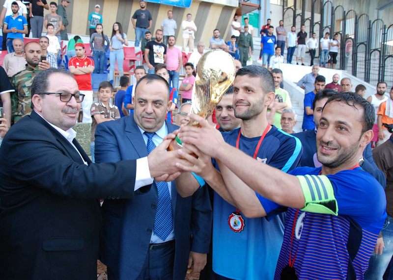 تتويج فريق الكرامة بكأس دورة تشرين الودية