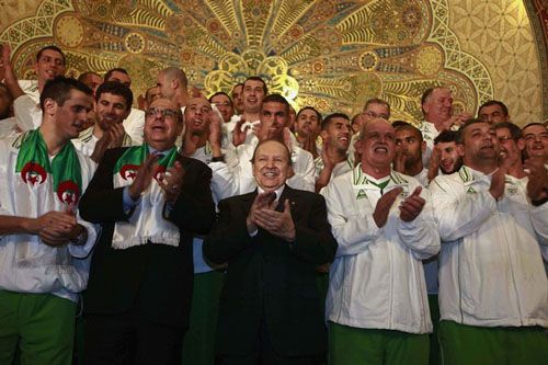 فخامة رئيس الجمهورية يحتفل مع المنتخب الوطني