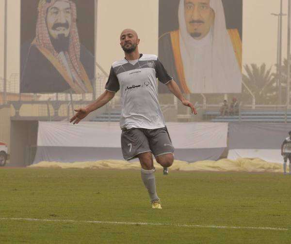 عيسى السباح