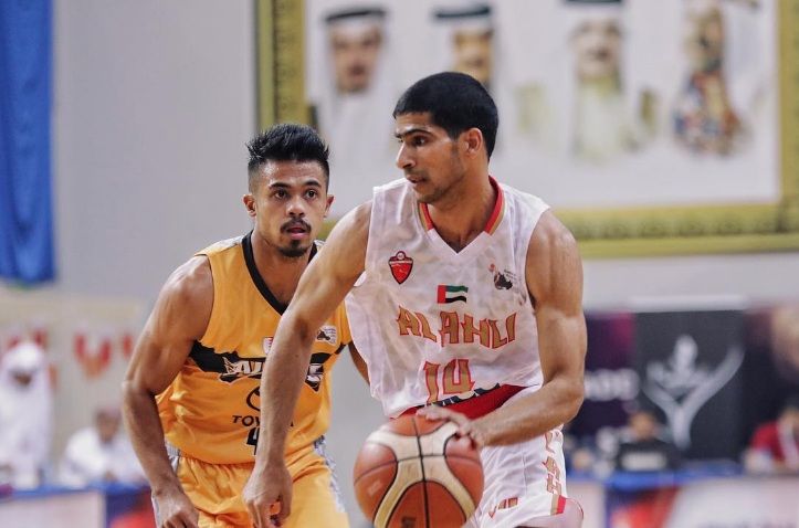 لقطة من مباراة الأهلي الاماراتي مع الأهلي البحريني
