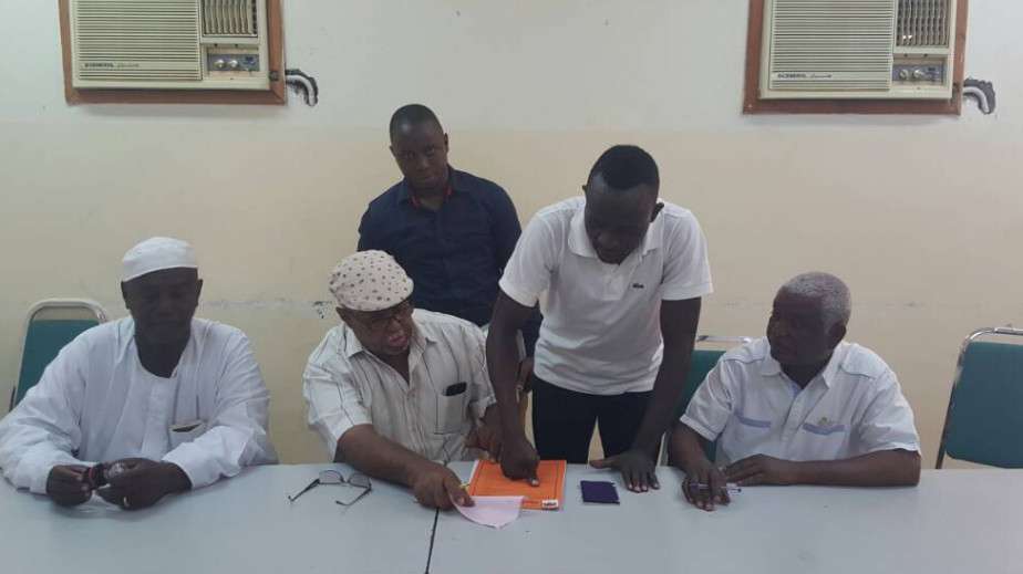 خميس كيزا يوقع للهلال الابيض