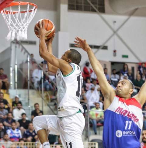 لقطة من مباراة المنامة البحريني مع الشباب الإماراتي