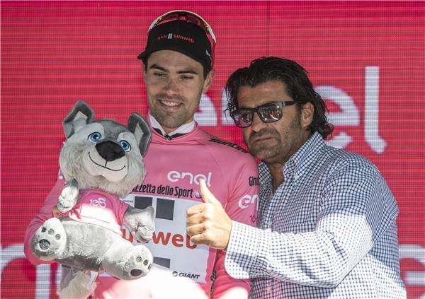 دومولين يحافظ علي صدارة الترتيب العام