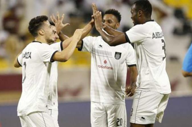 حسام كمال مع زملائه بالسد