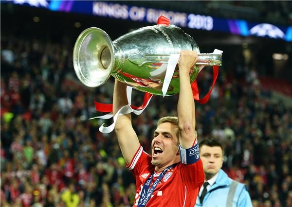 فيليب لام يرفع كأس دوري أبطال أوروبا في عام 2013