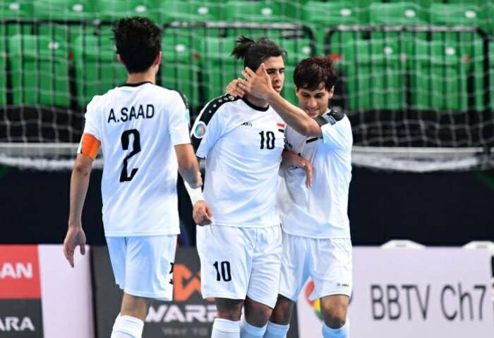 فرحة لاعبي العراق