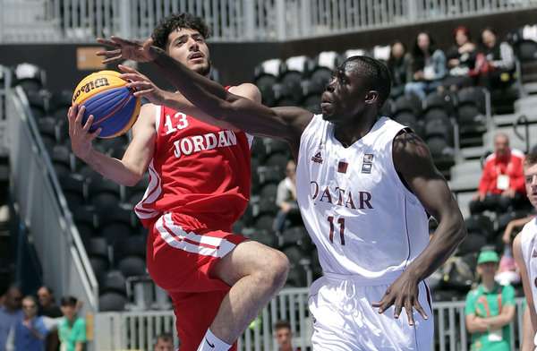 من لقاء الأردن وقطر بكرة السلة