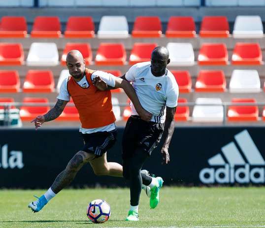 عبد النور في مران مع فالنسيا