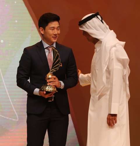 جانب من تسليم الجوائز