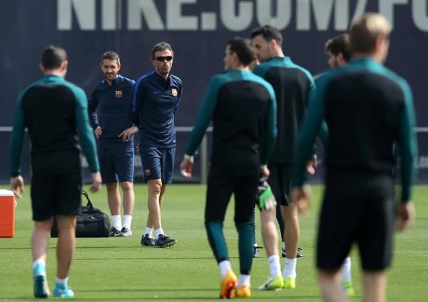 2017-04-18t102028z_771706450_rc191a906aa0_rtrmadp_3_soccer-champions-fcb-juv-training_reuters
