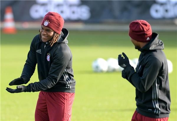 دوجلاس كوستا وريناتو سانشيز