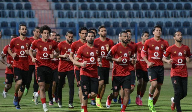 لاعبو الأهلي