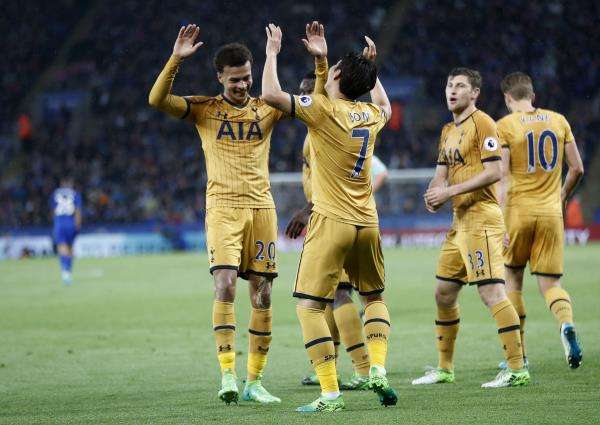 سون هيونج مين مع نجوم توتنهام