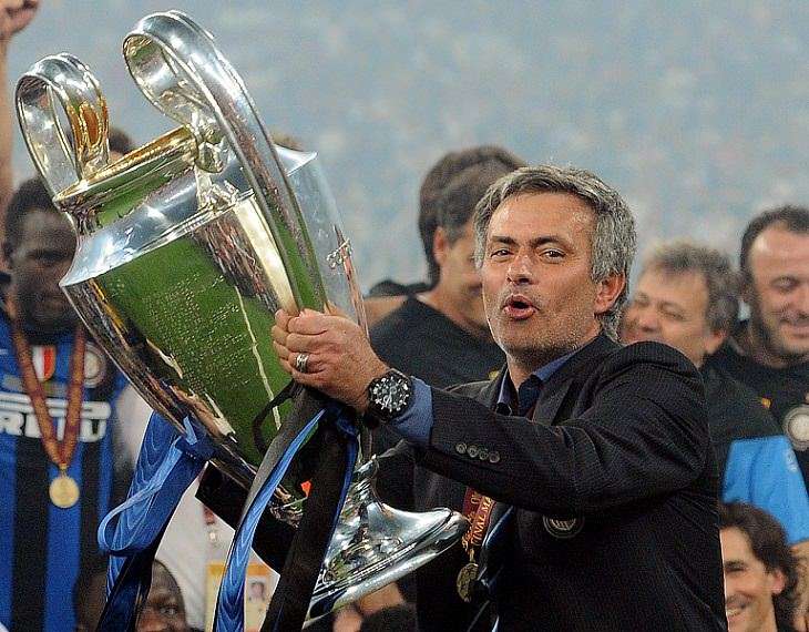 mourinho-champions-league-trophy-inter-2010