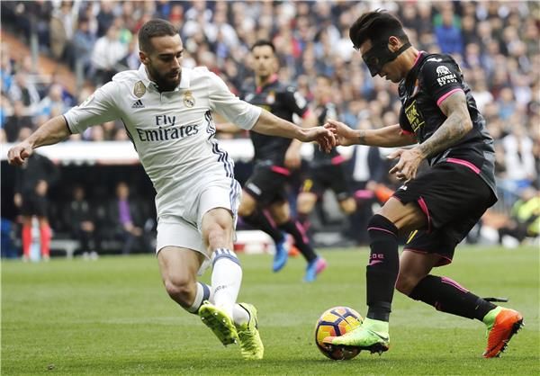 بياتي (يمين)