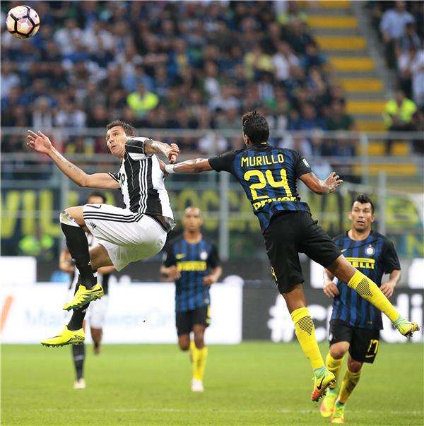 إنتر ميلان خلال مواجهة يوفنتوس