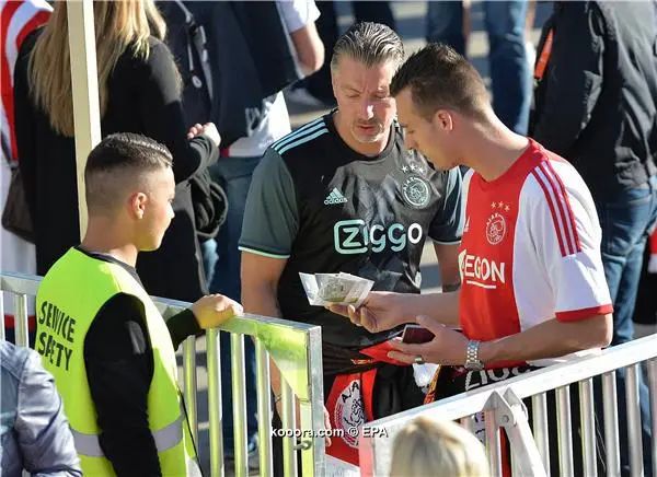 ?i=epa%2fsoccer%2f2017-05%2f2017-05-24%2f2017-05-24-05987004_epa