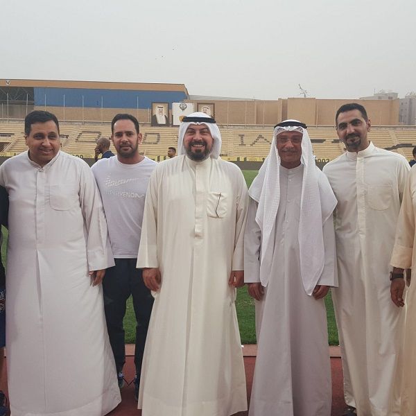 الشيخ طلال مع الجهاز الإداري خلال التدريب