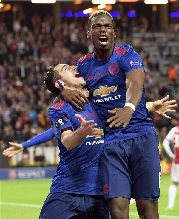 فرحة لاعبي مانشستر يونايتد