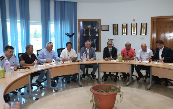 من الاجتماع