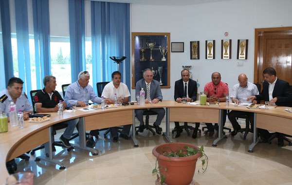 من الاجتماع