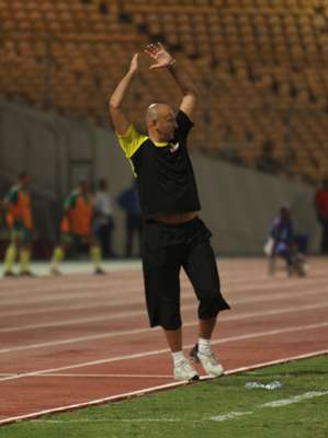 مدرب فريق الأهلي دوشان يتحسر على احد الفرص